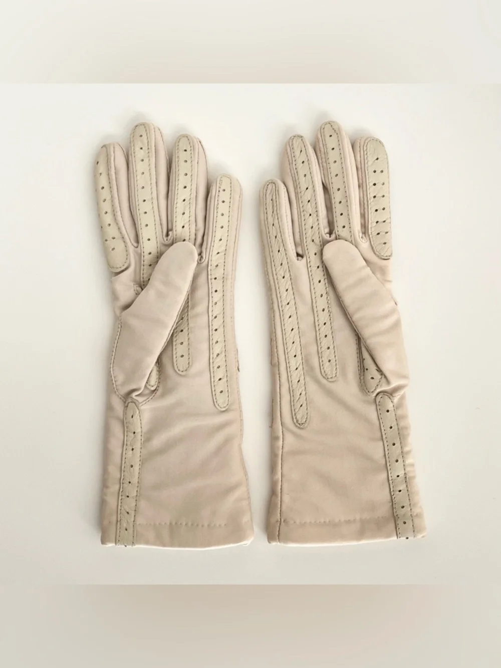 Vintage Women's Leather Trimmed Ivory Driving Gloves Lined Warm Elegant